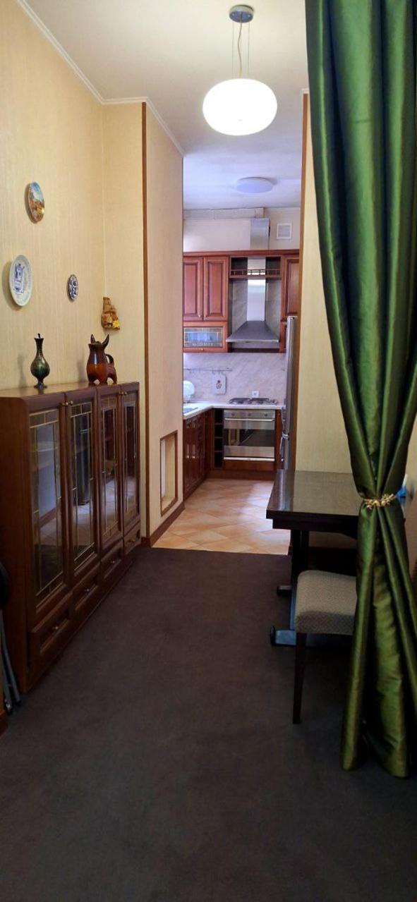 Cozy Apartment On Nezalezhnosti Avenue Kharkiv Exterior photo